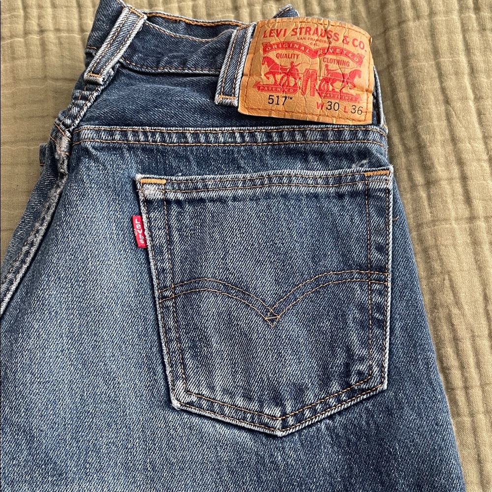 Levi's Classic Indigo Jeans - Picture 1 of 4